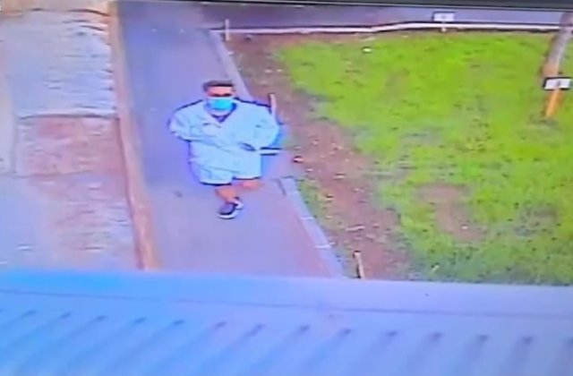 Deţinutul evadat din spital după ce a &icirc;mbrăcat haine de medic a fost prins