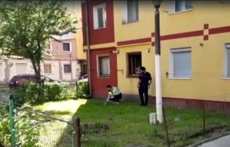 O tânără care a vrut să se sinucidă a alunecat de la etajul 4, în Reșița