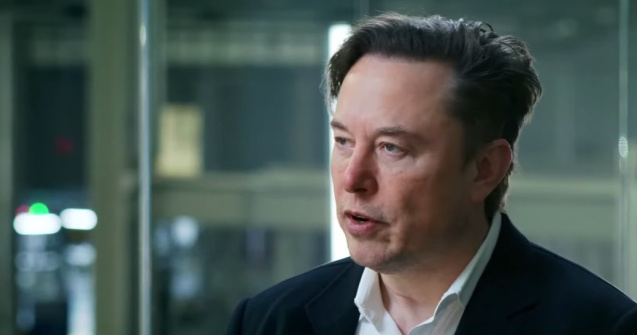 Un comandant ucrainean de la combinatul siderurgic Azovstal din Mariupol i-a cerut ajutorul lui Elon Musk