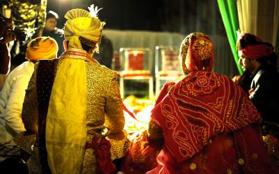 Doi soți din India și-au dat...