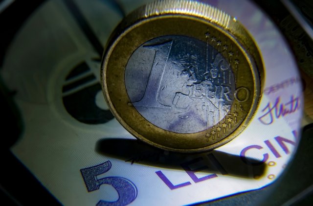 Curs valutar BNR - 13 mai 2022. Dolarul a atins un nou maxim istoric