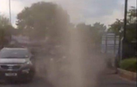  Video  Cum arata cea mai mica tornada din lume