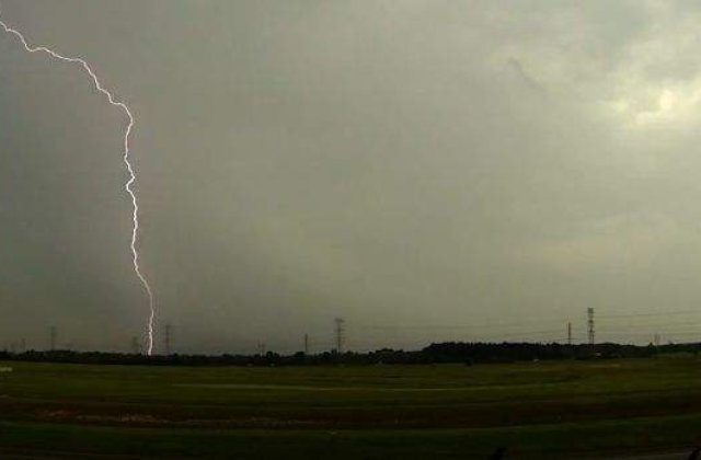 [VIDEO] Imagini spectaculoase cu fulgere uriase