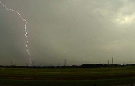  Video  Imagini spectaculoase cu fulgere uriase