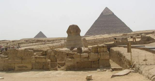 Un mormant si mumia sa veche de 5.600 de ani, descoperite in Egipt