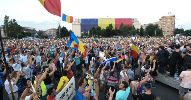 Angajații Poștei Române organizează un protest în fața Guvernului