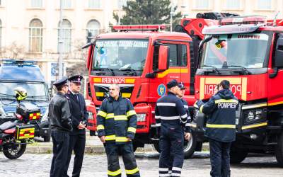 Incendiu la un bloc din...