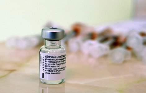 România începe de azi vaccinarea anti-COVID cu a patra doză