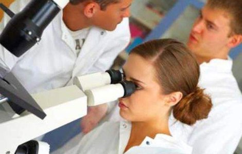 Un tip de plastic care "se vindec&#259;" singur, inspirat de capilarel