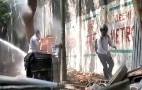  Video  India: Cum sunt pedepsiti cei care isi fac nevoile in locurile publice