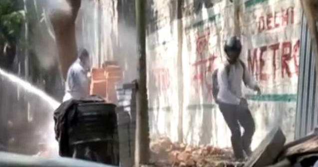  Video  India: Cum sunt pedepsiti cei care isi fac nevoile in locurile publice