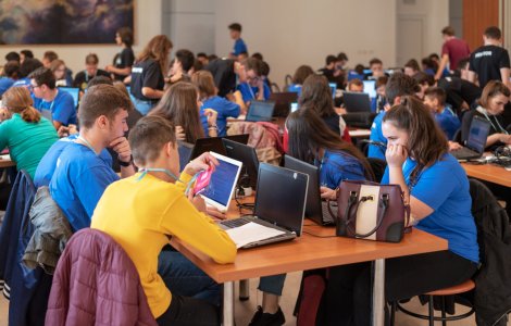 Guvernul vrea să ofere credite de 10.000 de euro pentru studenții din România