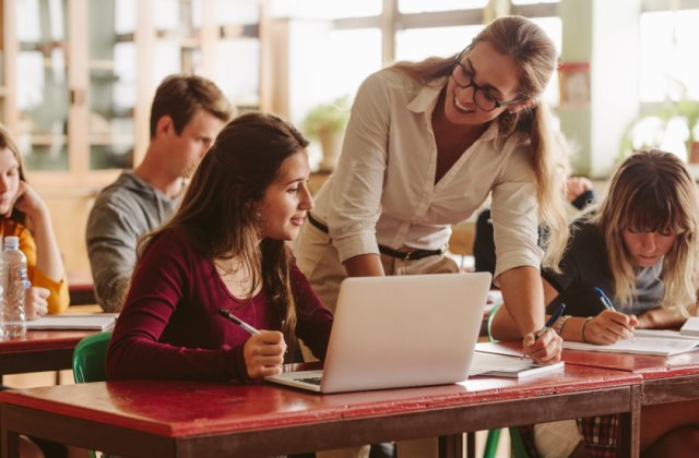 Meditațiile cu profesorul de la clasă vor fi interzise prin lege. Cîmpeanu: „O chestiune de bun simţ”