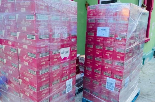 Always donează 42.000 de absorbante pentru femeile defavorizate, beneficiare ale Asociației Pe Stop