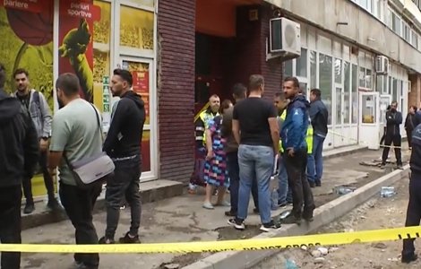 Explozie într-un apartament din Ploieşti. Proprietarul a sărit pe geam pentru a se salva