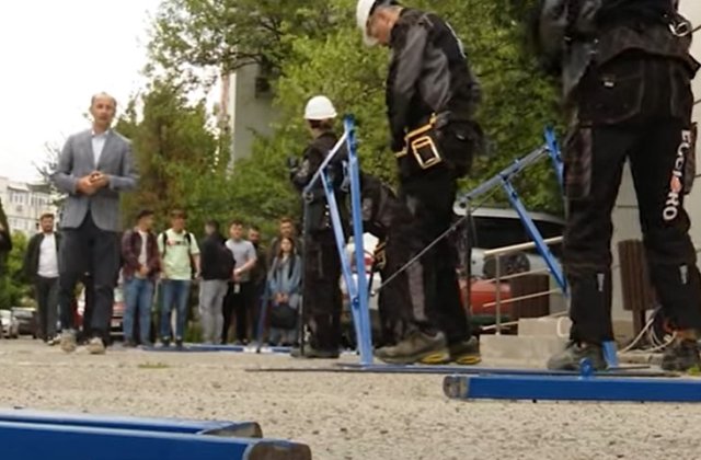 Macheta celui mai rezistent pod din lume, realizată de studenți români 