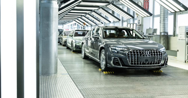 Audi oprește temporar producția modelelor A4, A5 și A8 din cauza războiului