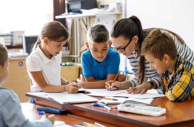 Ce salarii au profesorii din România în 2022