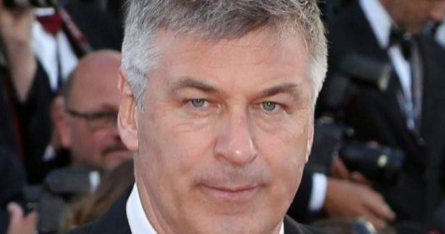 Alec Baldwin, arestat pentru ca ca a mers cu bicicleta pe interzis