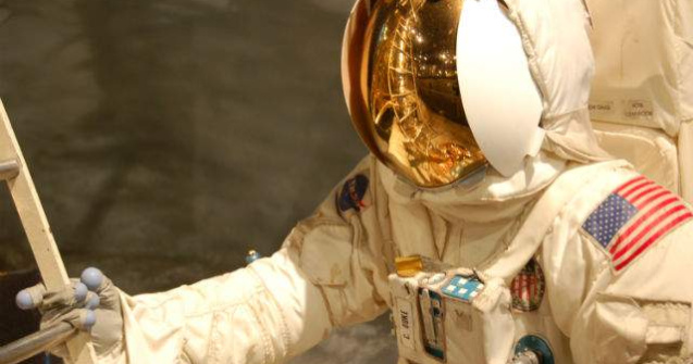 Trei astronauti au revenit cu bine pe Terra