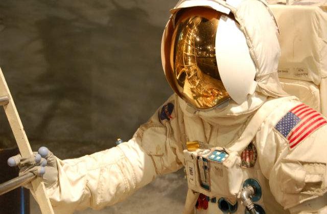 Trei astronauti au revenit cu bine pe Terra dupa o misiune de sase luni in spatiu