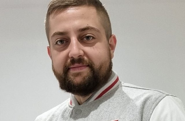 Un rom&acirc;n, &icirc;n presa din Marea Britanie după ce a slăbit 96 de kilograme &icirc;ntr-un an. O reclamă de la TV l-a motivat 