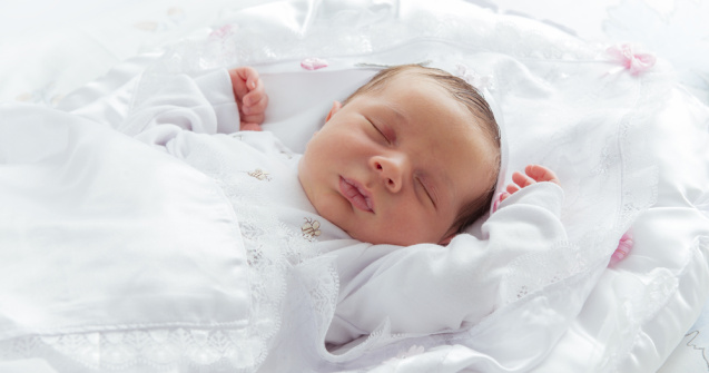 Un nou-născut de două luni și jumătate a murit după ce s-a înecat cu lapte