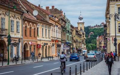 Parcare gratis pe timpul...