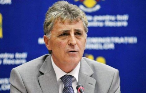 Dusa a pilotat un avion F16 intr-un simulator