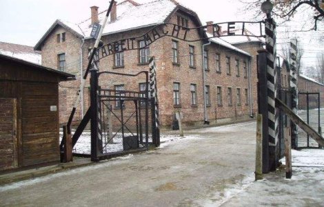 Evreii dusi la Auschwitz din Translvania, omagiati in gari