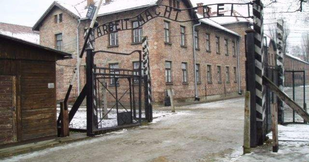 Evreii dusi la Auschwitz din Translvania, omagiati in gari