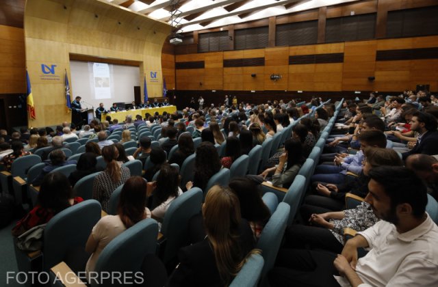 Admitere facultate 2022: studenții ar putea da licența mai t&acirc;rziu 