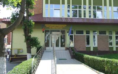 O elevă de 14 ani, abandonată...