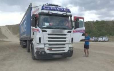 Un şofer şi-a parcat TIR-ul...