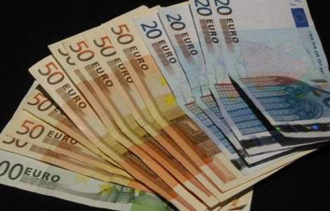 Doi din trei romani au credite. Jumatate dintre ei cu peste 5.000 lei