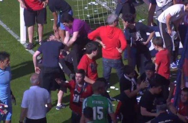 [VIDEO] Momente de spaima in Spania! Un gard de protectie s-a prabusit sub greutatea suporterilor