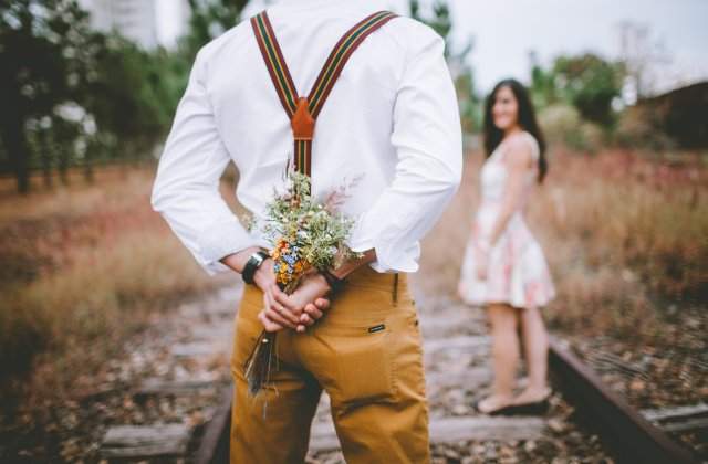 Cele mai reușite mesaje de dragoste. Scurte declarații de iubire pentru ea și pentru el 