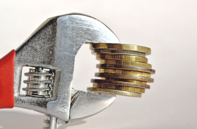 ROBOR, aproape de 6%: Rate-record pentru creditele &icirc;n lei. Ce ne sfătuiesc analiștii să facem 