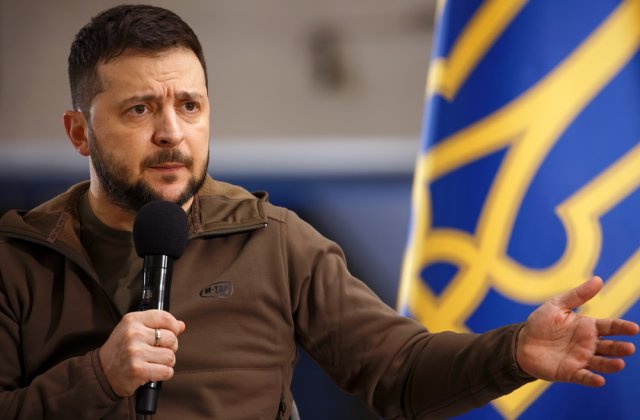 Zelenski: &bdquo;Situaţia din Donbas răm&acirc;ne extrem de dificilă. Un jurnalist francez a fost ucis&rdquo;