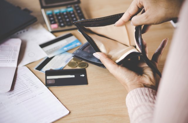 Creșterea ROBOR aduce rom&acirc;nii &icirc;n colaps financiar. Unele rate au crescut și cu 1.000 lei pe lună