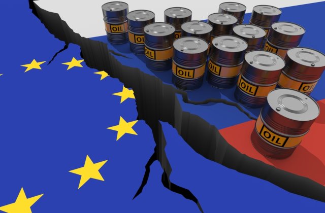 Rom&acirc;nii, direct afectați după embargoul impus petrolului rusesc. C&acirc;t vor costa benzina și motorina la pompă    