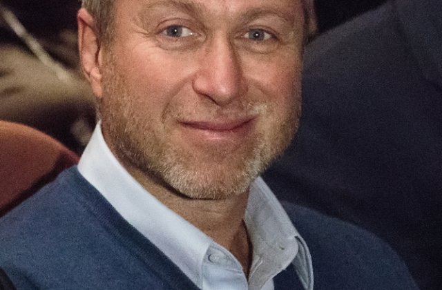 Roman Abramovici a v&acirc;ndut clubul de fotbal Chelsea FC. C&acirc;ți bani a primit pe el