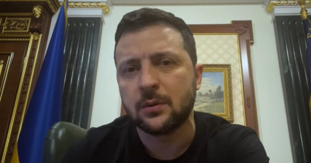 Zelenski, pentru prima dată în tricou negru, de la începutul războiului