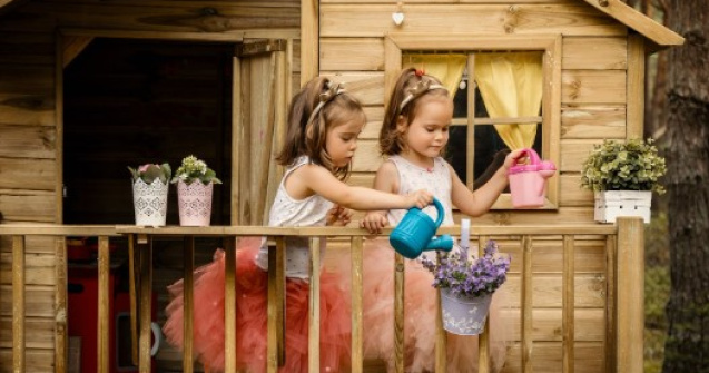 Cum poți transforma un șopron de grădină într-o căsuță pentru copii