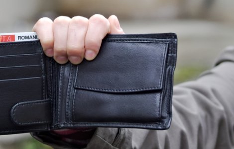 Românii cărora le-au expirat actele în timpul stării de urgență trebuie să le schimbe până pe 6 iunie
