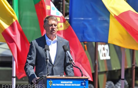 VIDEO Klaus Iohannis a fost decorat cu Premiul European „Carol al IV-lea” al Asociaţiei Germanilor Sudeţi