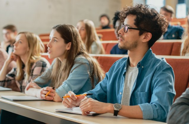 Rom&acirc;nia are cea mai mare rată de abandon din Europa &icirc;n r&acirc;ndul studenţilor. Motivele pentru care studenții abandonează studiile