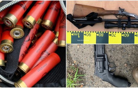 Arsenal de arme în portbagajul unui hunedorean