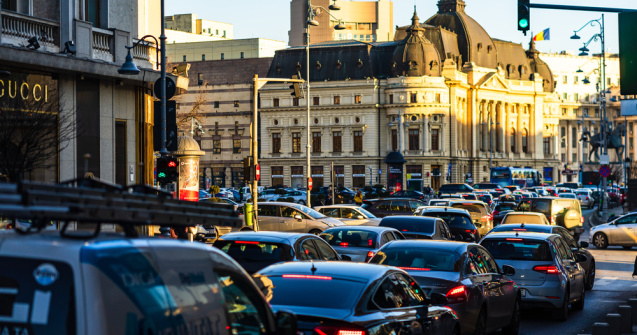 Nicușor Dan vrea să introducă taxa de poluare. Cât vor achita șoferii