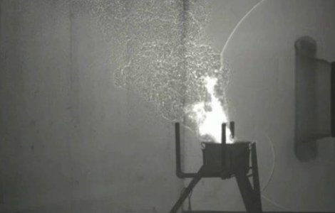  Video  Incredibil! Cum poti stinge un incendiu cu explozibil